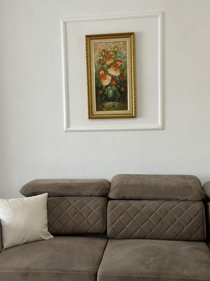 Victorias Apartment Tirane Exterior foto